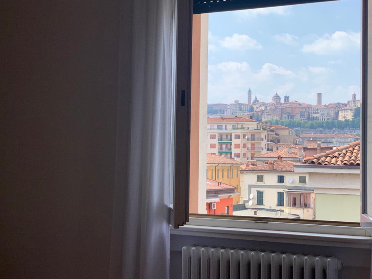 Camozzi Central Apartment Bergamo Ngoại thất bức ảnh