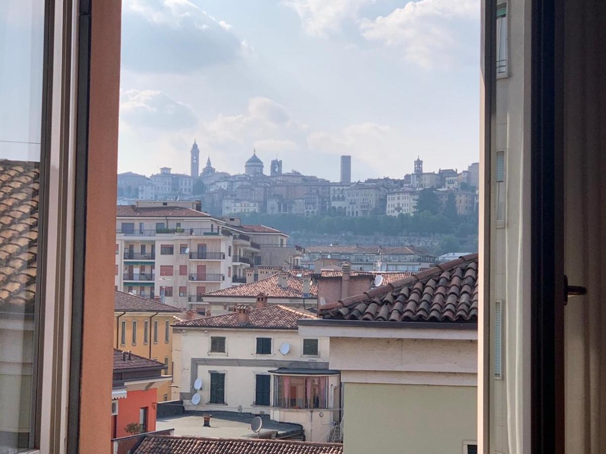 Camozzi Central Apartment Bergamo Ngoại thất bức ảnh